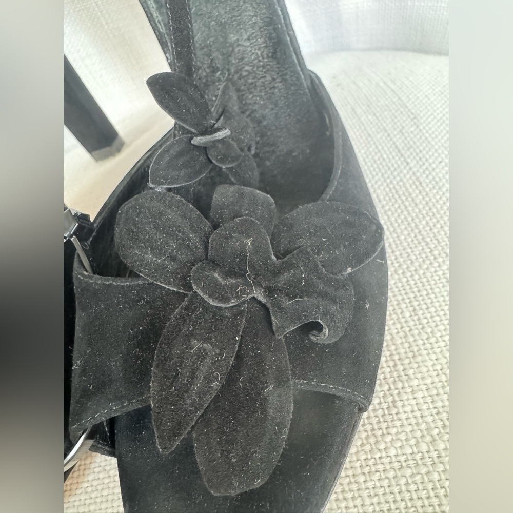 Authentic RARE  Gucci shoes, black suede flower detail 39 - Picture 8 of 16